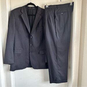 Emanuel Ungaro Charcoal Gray 100%  Wool Men’s Single Breasted Suit    44R/38W